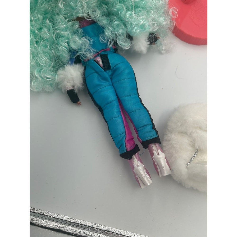 LOL OMG Surprise Winter Chill Icy Gurl - Picture 5 of 9